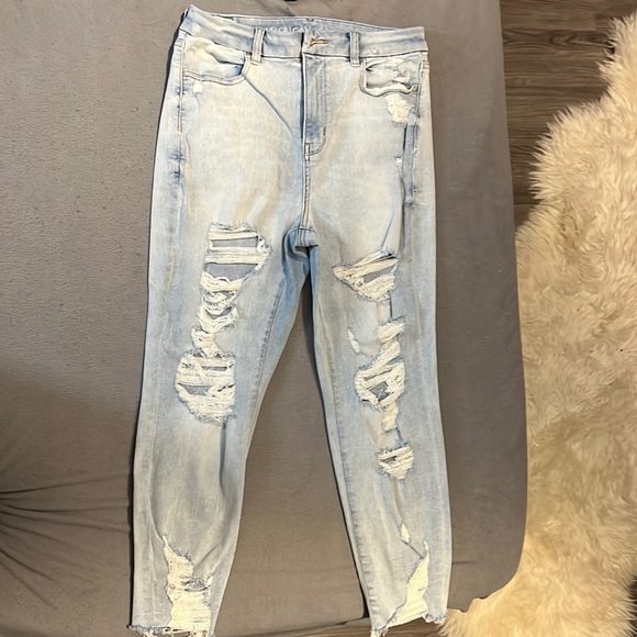 AMERICAN EAGLE Distressed Light Wash Curvy Jeans - Picture 1 of 1